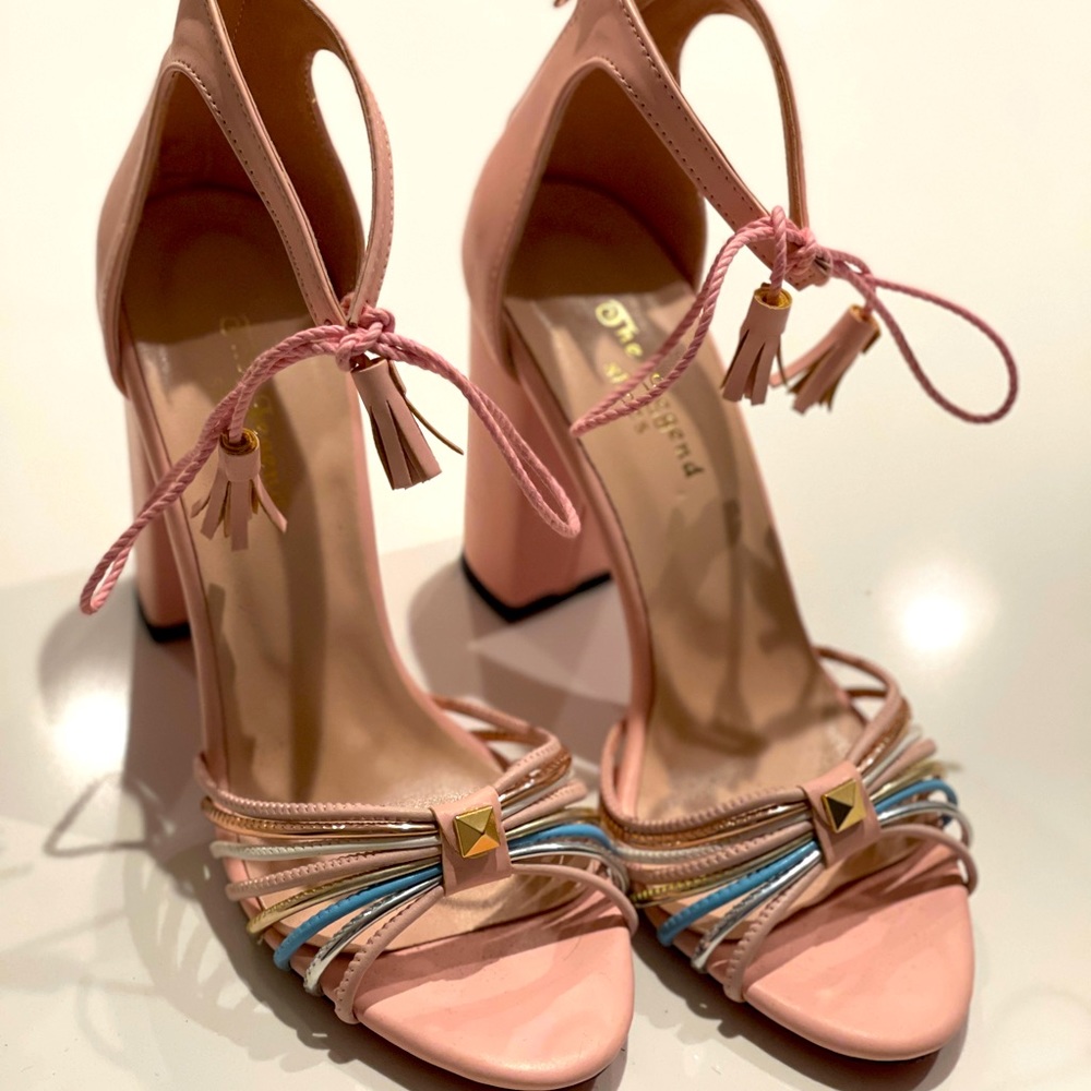 Pink heels💞💞👠
